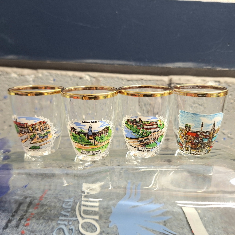 Set of 4 München Souvenir Shot Glasses with Gold Trim Made in France